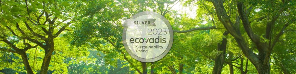 Arbres ensoleillés avec la médaille EcoVadis obtenue par Solyem et son Groupe.